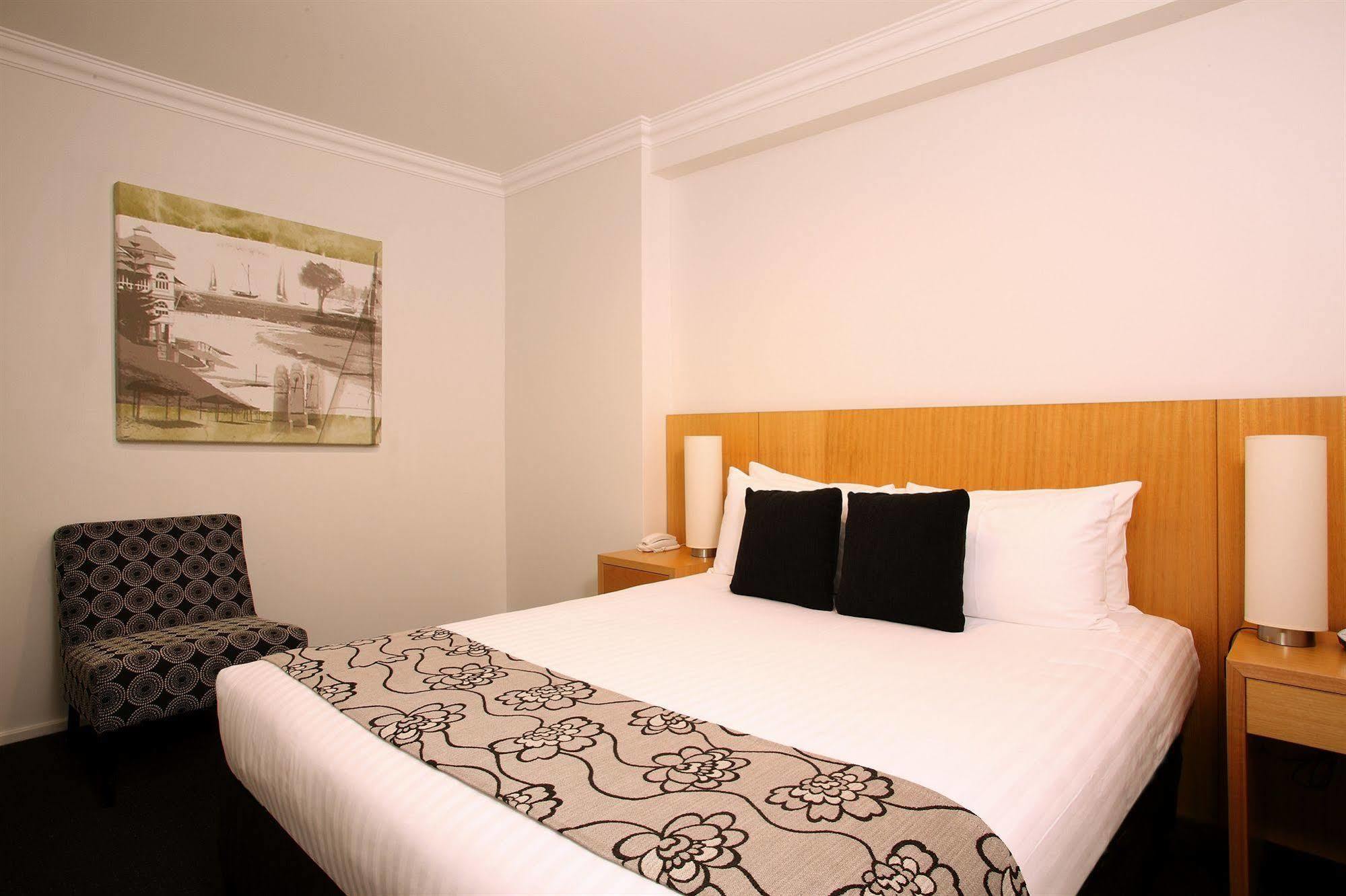 Oaks Perth Hotel Esterno foto